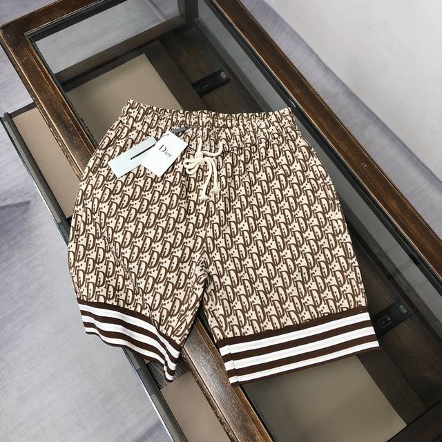 Dior's latest 25-year-old shorts with full-print logo! Undoubtedly a popular str