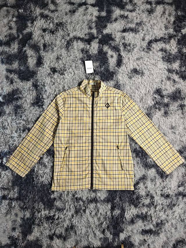 Dr 25Ss's new zip-up shirt reinterprets a classic design for a modern look. Craf