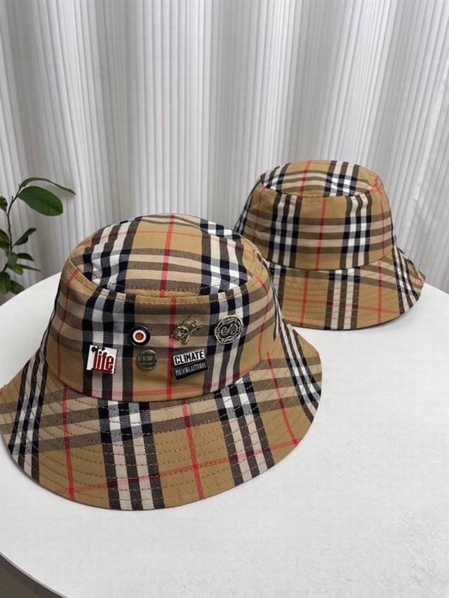 Burberry 2025 official website is on sale simultaneously, classic plaid badge b
