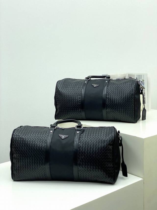 is always in stock and can be sold all year round. Product name: Prada travel b