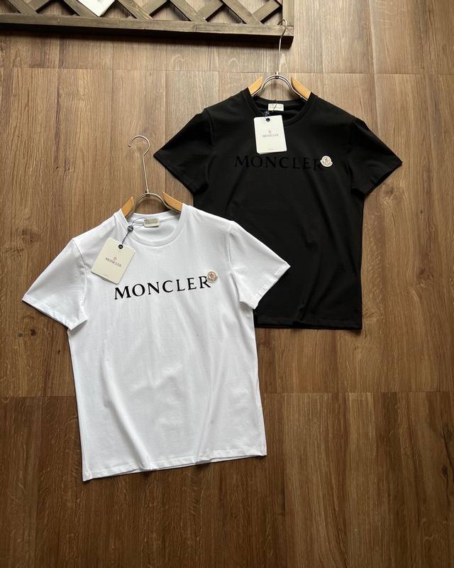 Moncler Men's Flocked Logo Round Neck Short Sleeve T-shirt!! Evergreen classic