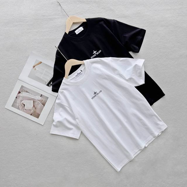 Stone Island short-sleeved T-shirts for men and women are available on the offic