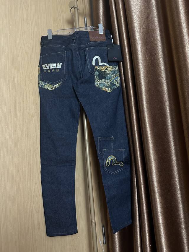Style number: G2840 Men's patchwork embroidered seagull multi-pocket straight s