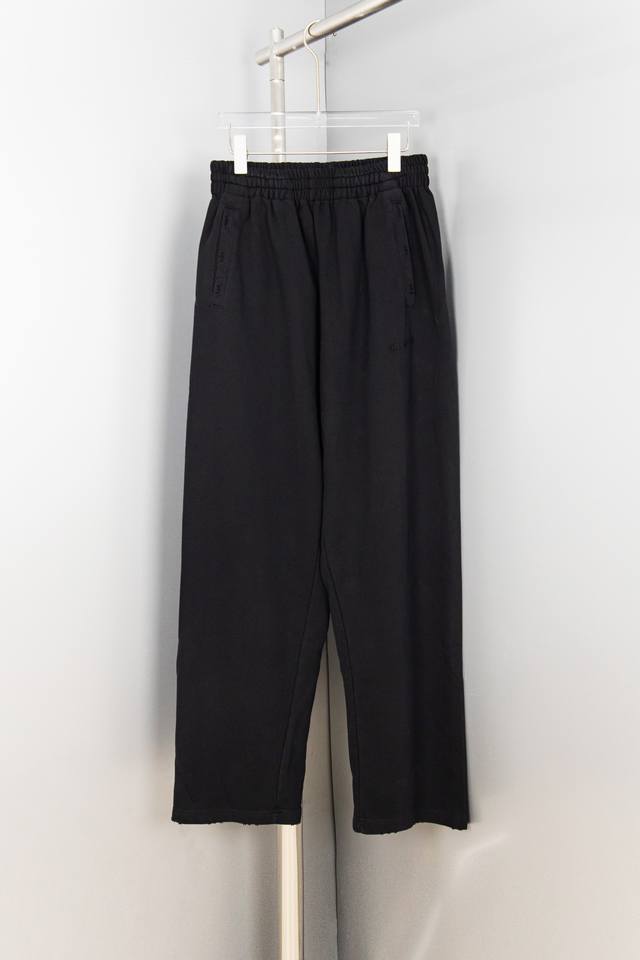 Style number: G1733 Balenciaga straight washed damaged sweatpants All-match pan