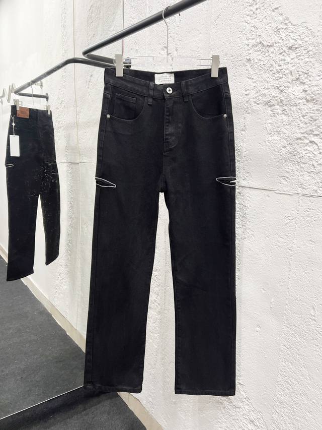 Style number: H870 Maison Marglela & Margiela Mm6 Jeans with unique design on b