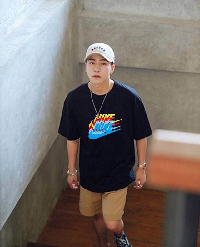 New arrival! Elements collide, unique mood! Classic Nike iconic Logo Tee! High-