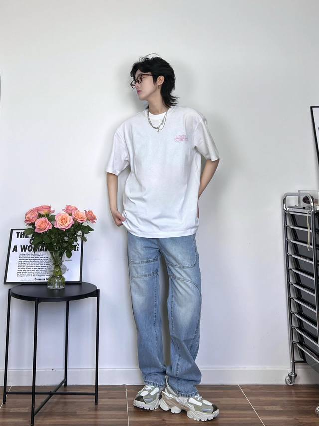 New arrival! Lv new summer round neck short sleeve T-shirt! Same style for men