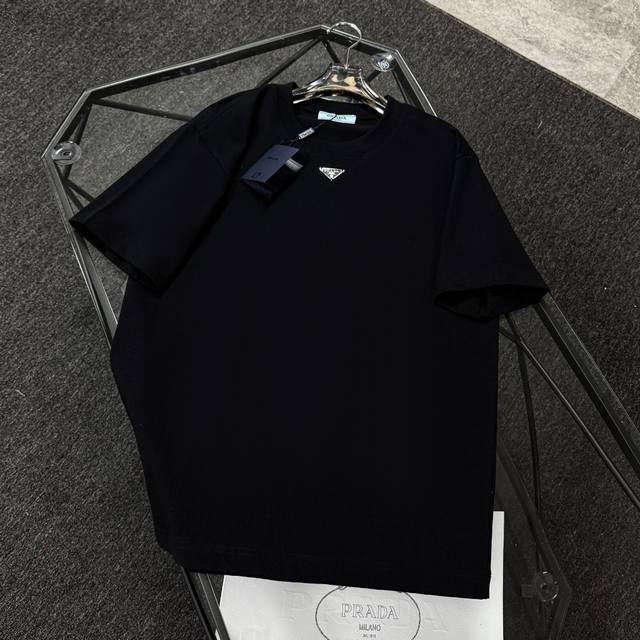 Prada 25 high-end versions of the fabric using 300 grams of high-density cotton,