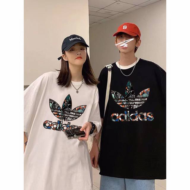 The same new style of the clover counter, the basic short-sleeved shirt is of g