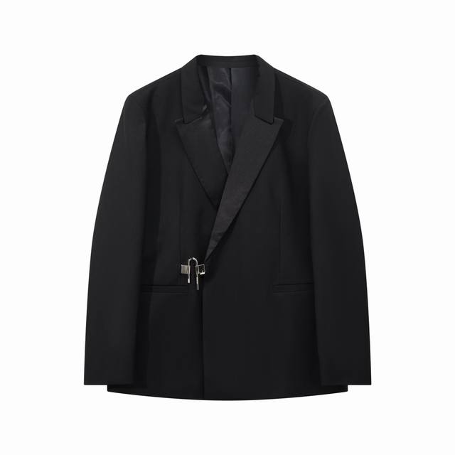 Gvc Givenchy's new series of lock suits this year. Many celebrities and bloggers