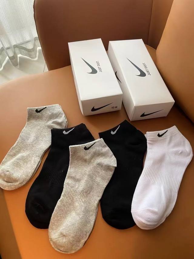 Nk 5 pairs in a box! Classic, impeccable socks for all seasons. Nk's latest seri
