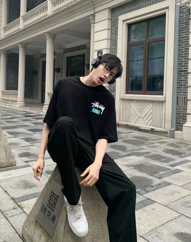 Stussy new round neck short sleeve half sleeve T-shirt The fabric is made of 260
