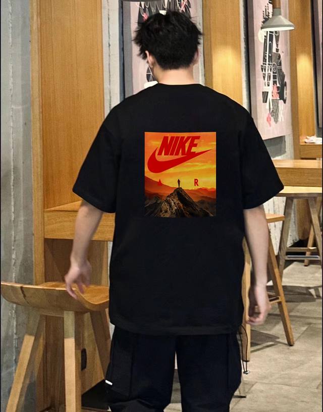 Nike Nike Summit Lijing round neck short-sleeved half-sleeved T-shirt The fabric