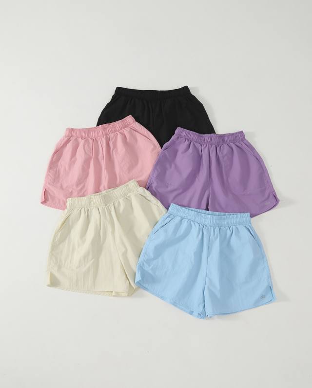 Details of shorts# Top version of five color suits are released Alo Yoga Suit Up