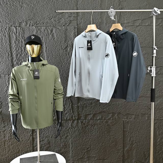New arrival Mammut's new breathable windproof hooded jacket! Comfortable and br
