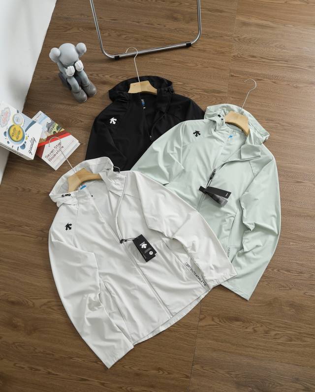 Brand: Descente Size: ML-Xl-Xxl-Xxxl-Xxxxl Color: Black-White - Light GreenStyle