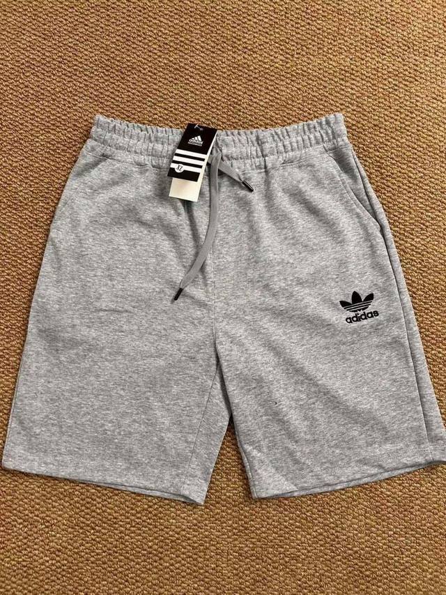 Adidas Adidas' latest basic five-point casual shorts for summer are made of heav