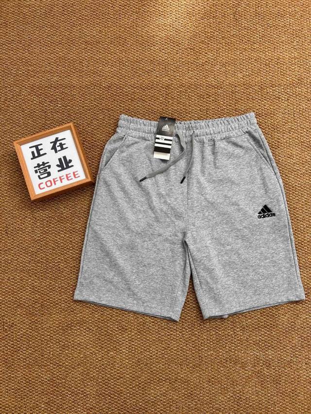 Adidas Adidas' latest basic gray five-point casual shorts for summer are made of