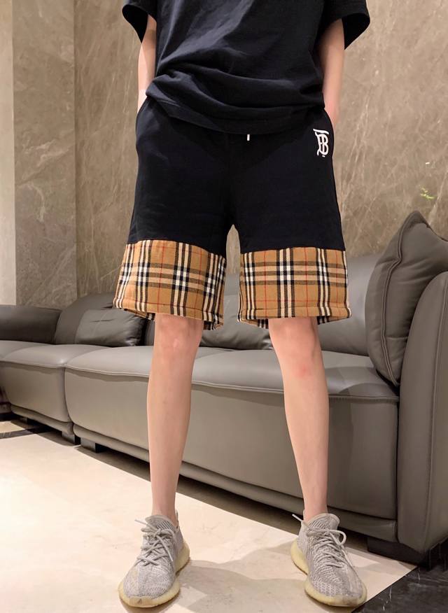 New arrival! Burberry plaid patchwork couple shorts! Loose fit! The black part