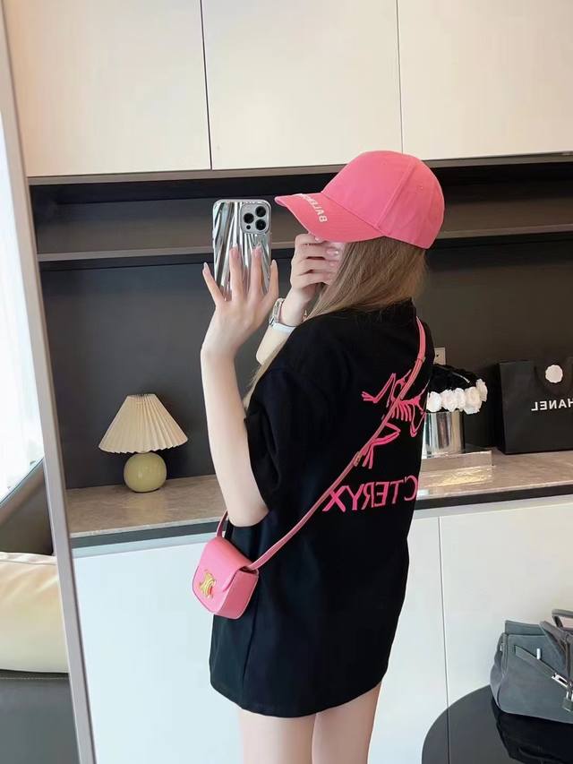 New! Arc'teryx pink logo couple short-sleeved T-shirt! Loose fit! Made of 320g