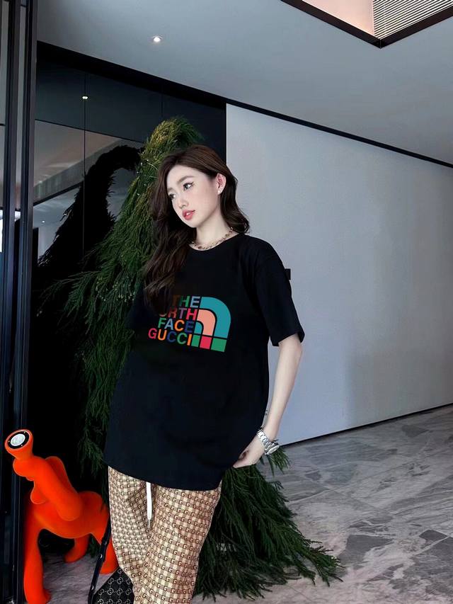 Gucci The North Face co-branded lettered short-sleeved T-shirt upper body pictur