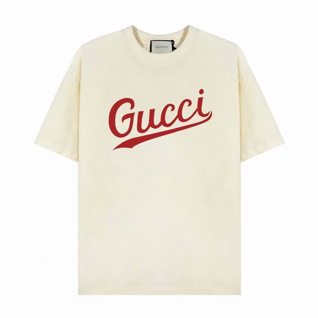 Gucci short-sleeved T-shirt with big red letters, simple design looks very gener