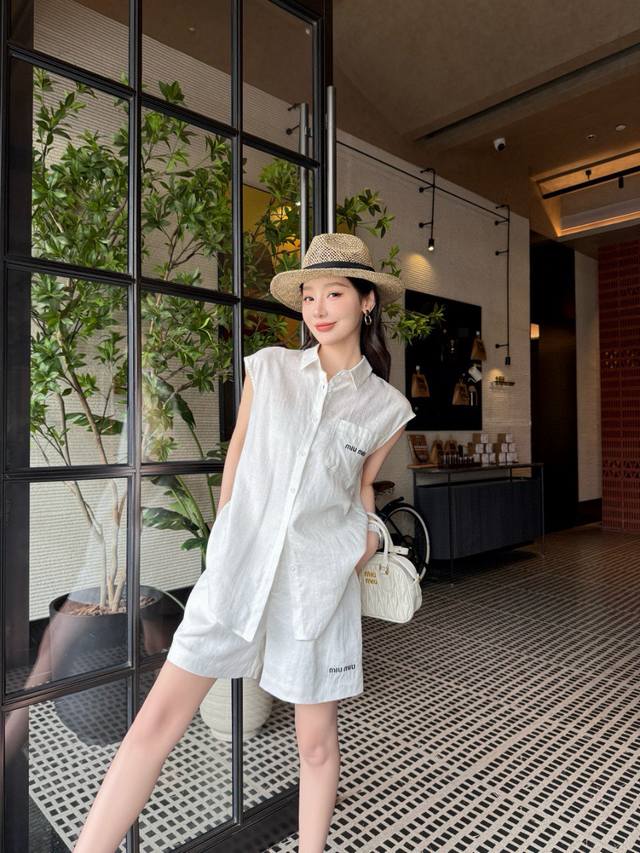 Miumiu Miu Miu letter embroidered lapel sleeveless shirt shorts suit Style numbe