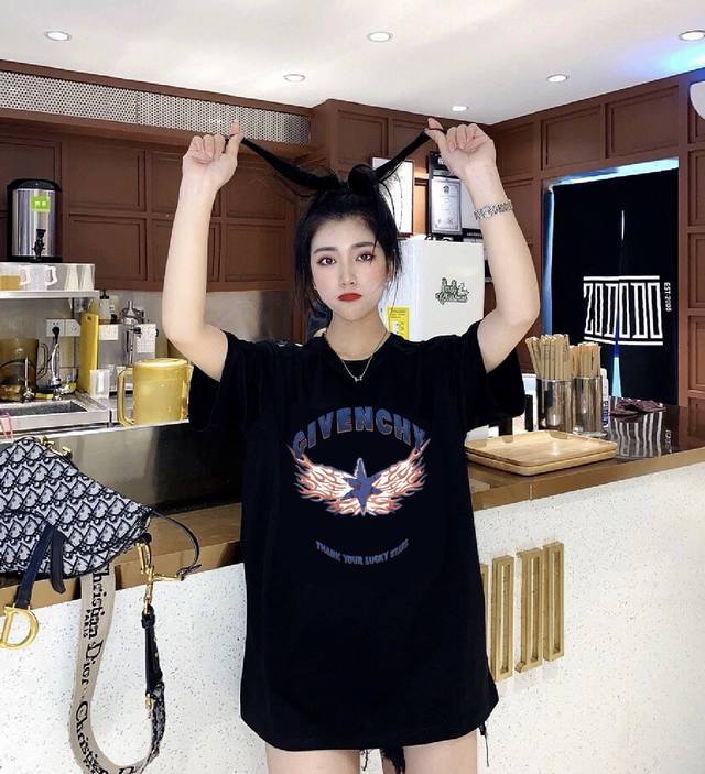 Givenchy Givenchy Sparkle Letters Short Sleeve T-shirt Upper Body Picture DDD