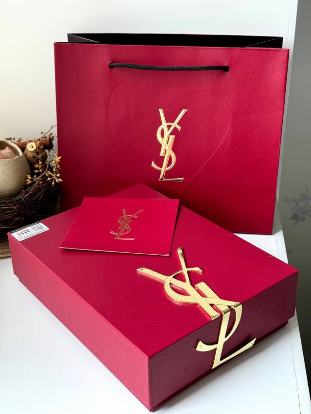 Original quality! The gift box is always amazing, exuding charm at every moment.