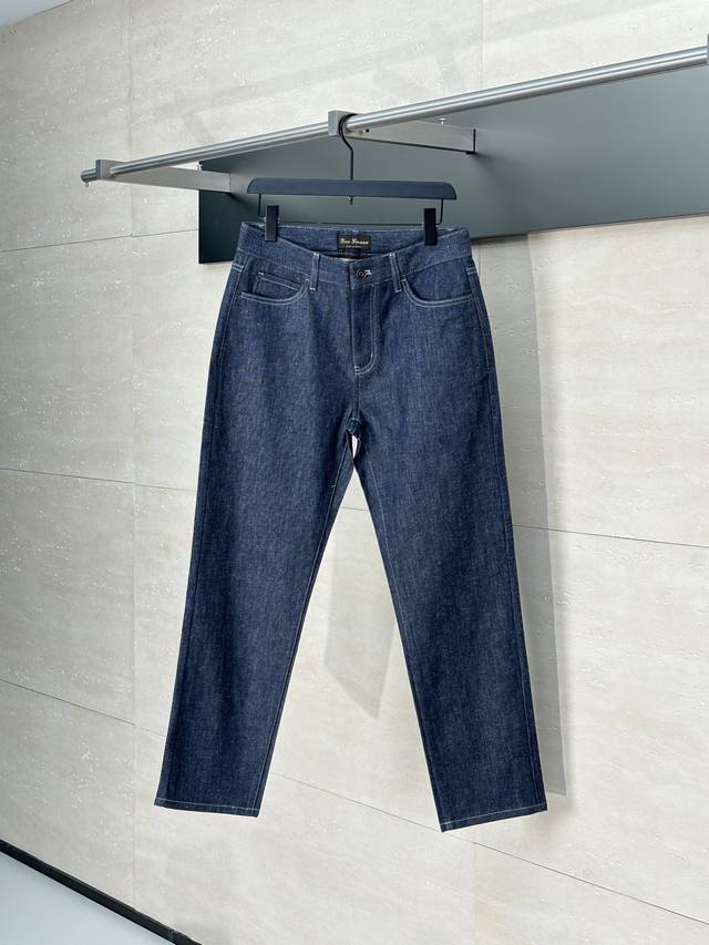 Loro Pian* Loro LP solid color jeans This pair of jeans is made of imported cott