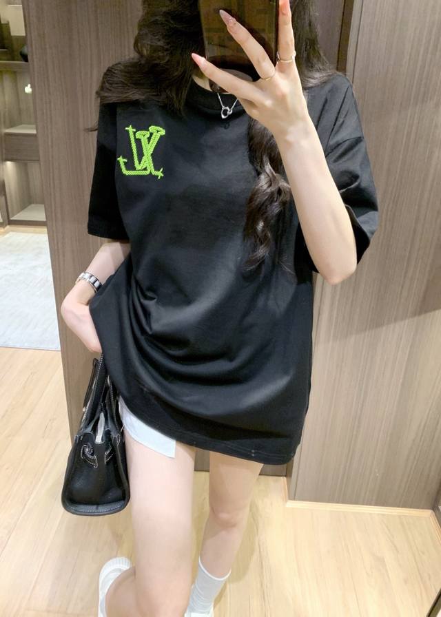 Louis Vuitton heavy green vine embroidered short-sleeved T-shirt Looks good in a