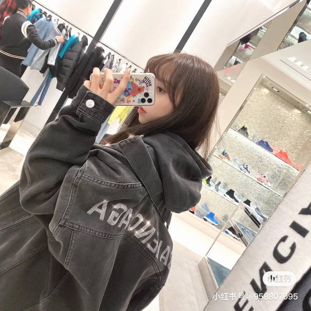 New arrivals Balenciaga's hottest back rhinestone big logo couple model high-qu
