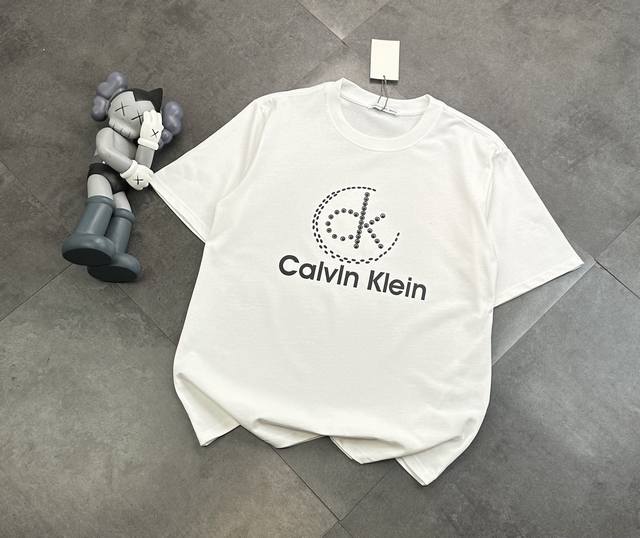 Calvin Klein pearl embellishment craft couple short-sleeved T-shirt! DDD: 240G d