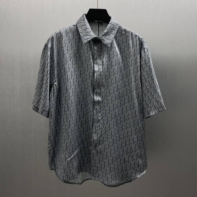 Cd Silk Twill Oblique Shirt Size : S-Xl This blue-grey short-sleeved shirt featu