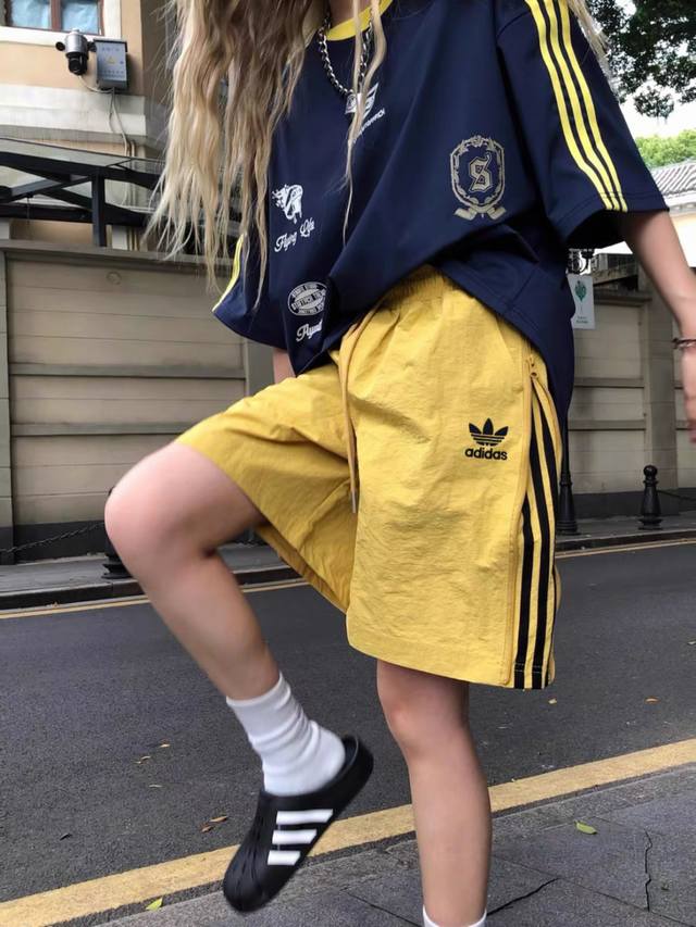 Two-Wear Adidas Zipper Three-Bar Shorts Breathable and Versatile Couple Shorts