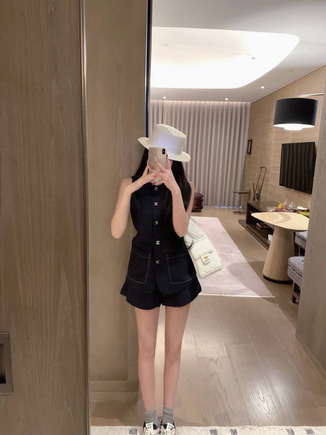 New Chane* Chanel second-hand contrast color linen cotton vest shorts set