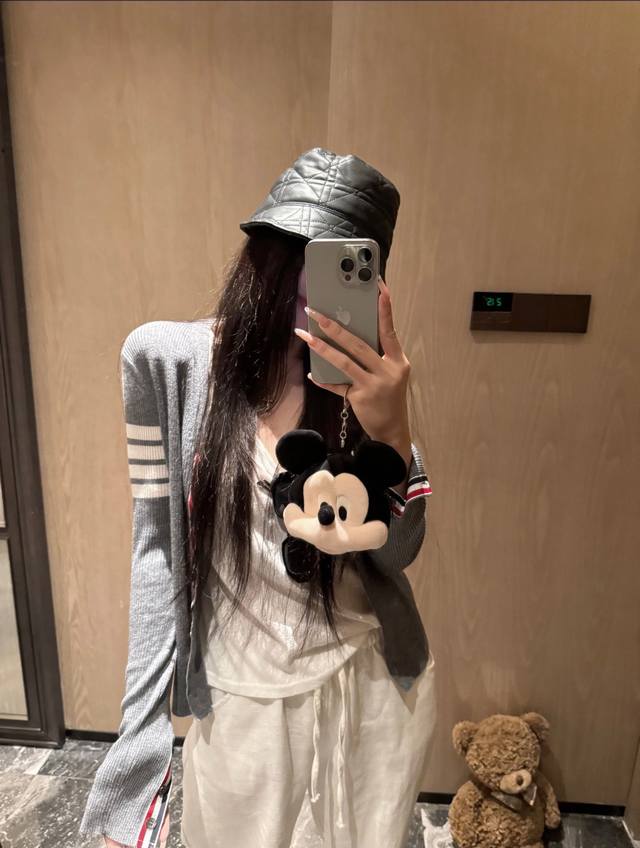 New three-piece set Tb vest pants cardigan set The fabric is super comfortable