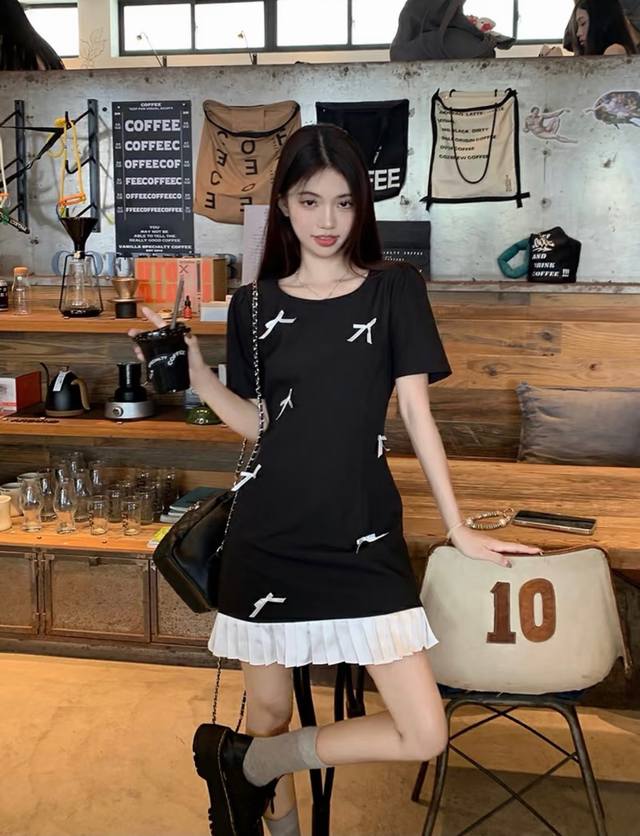 New arrival with sleeves Miu Miu little black dress with bow OMG, the daughter o