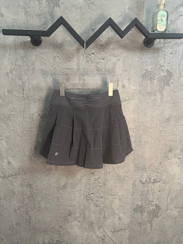 Lululemon. Triple pleated tennis anti-exposure sports skirt Lulu skirt looks sho
