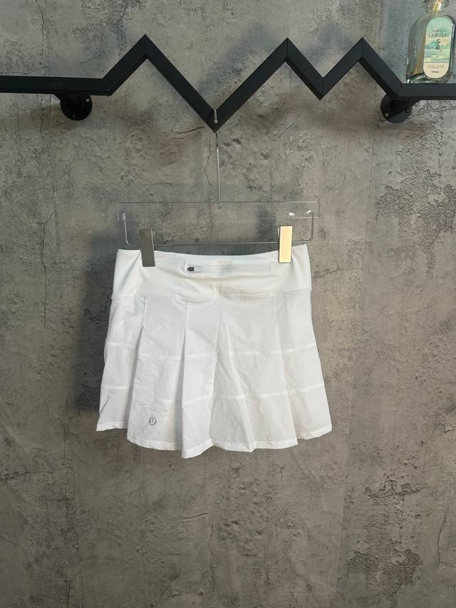 Lululemon. Triple pleated tennis anti-exposure sports skirt Lulu skirt looks sho
