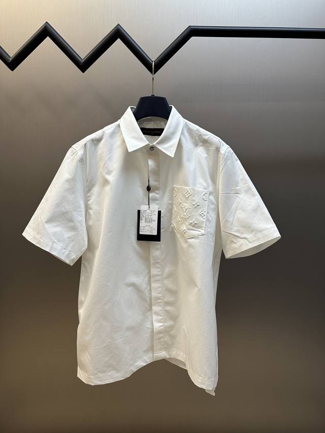 Lv Monogram Pocket Short Sleeve ShirtThis short sleeve shirt is made of smooth c