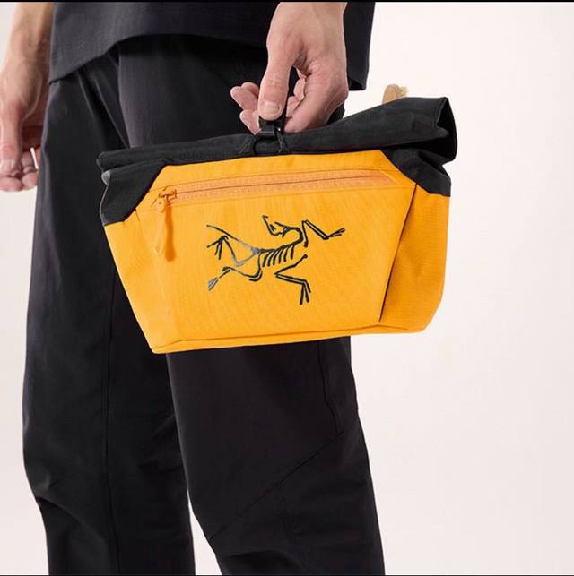 yellow matching picture Arc'Teryx Arc'teryx new bag this year Ichalkbucket25 sp