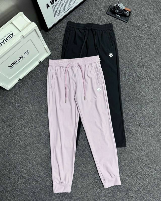 New Descente women's ice silk sports trousers! Color: black loose-fitting lotus