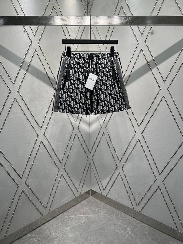Dior25Ss The new zip-up mini skirt from the Dioralps limited edition collection