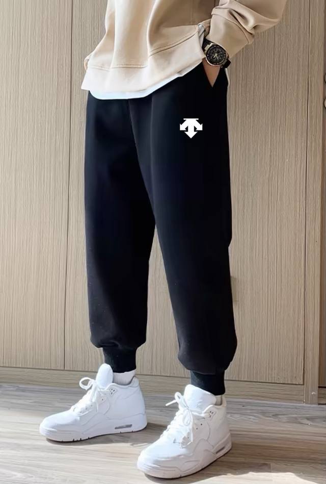 Descente ribbed sports sweatpants, cropped pants, casual pants | Invincible vers