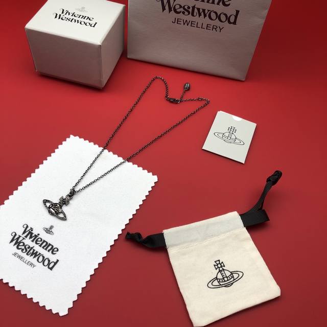 Vivienne Westwood Queen Mother's Necklace, the highest version