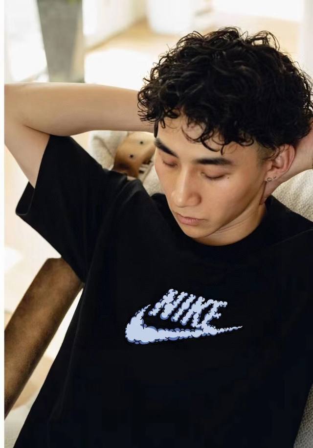Nike Nike print 260g heavyweight cotton short-sleeved style uses 260G heavyweigh