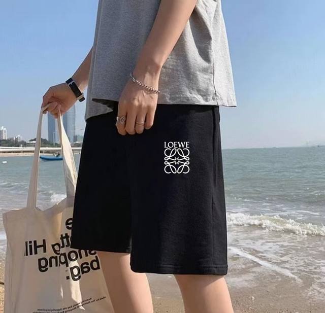 Loewe's latest summer basic printed five-point casual shorts are made of heavy C
