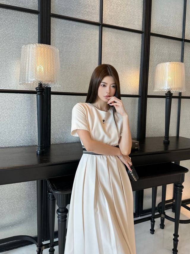 Dior Dior Cd bee embroidery custom letter ribbon pleated skirt round neck short