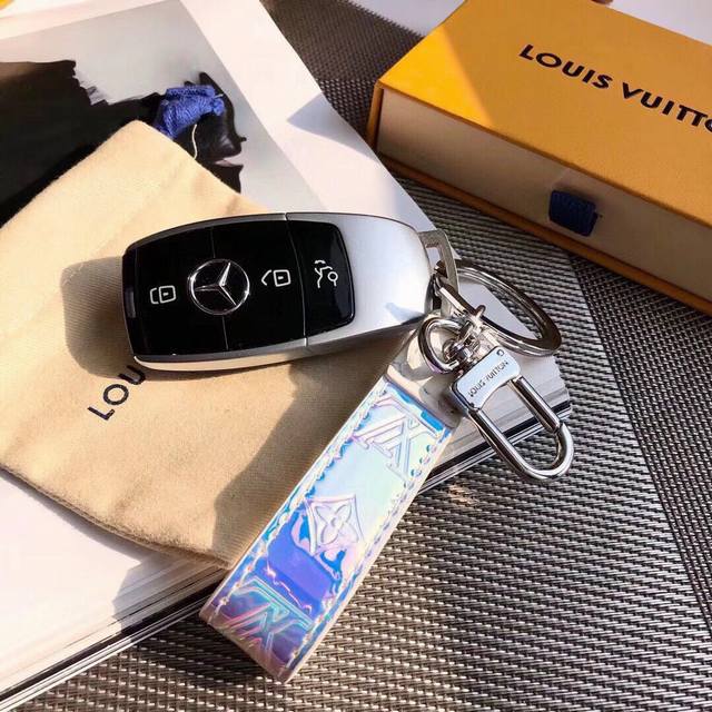 Lv Louis Vuitton colorful keychain is stunning. High-end keychain with texture.